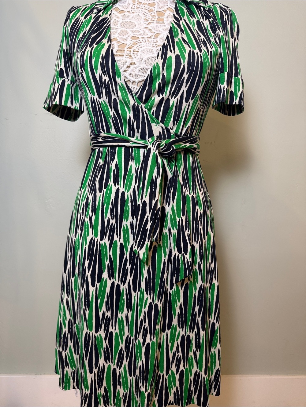 ✨DVF Diane von Furstenberg Silk Wrap Jillia Dress Green Navy Abstract Size 2 EUC